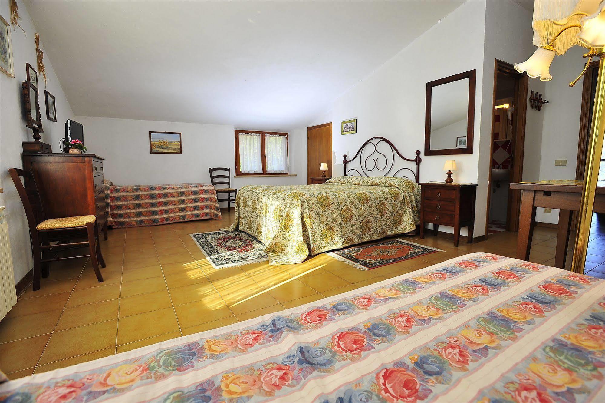 Agriturismo Malafrasca Сиена Экстерьер фото